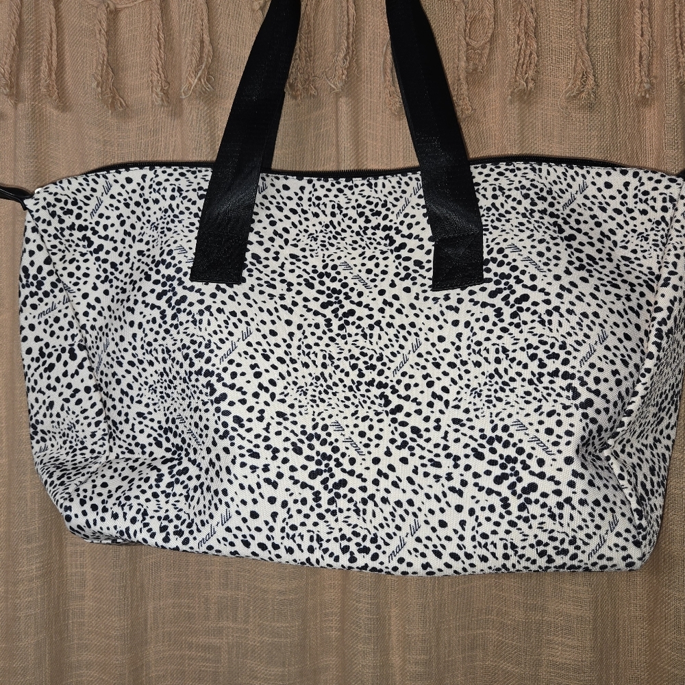 3 For $30 Stylish Black and White Women's Small Overnight Bag - Picture 2 of 2